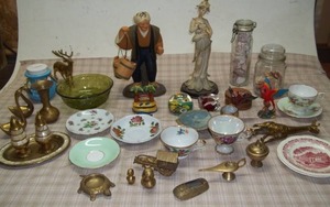 lot 109 image: Knickknacks and Home Decor