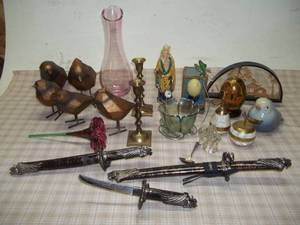 lot 124 image: Knickknacks