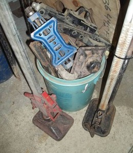 lot 59 image: Jacks and Accessories