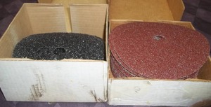 lot 185 image: Sandpaper Discs