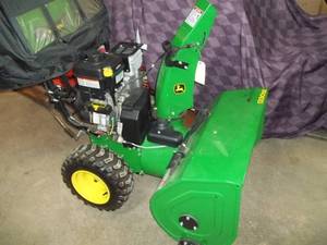 lot 1 image: John Deere Snow Blower
