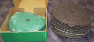 lot 186 image: Sandpaper Discs