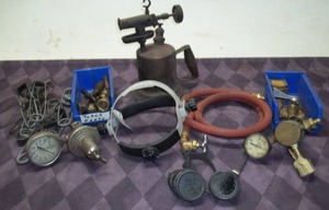 lot 207 image: Torch Accessories