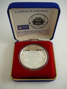 lot 42 image: .999 1oz Superbowl XXVI Hubert H Humphrey Metro Dome