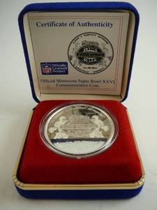 lot 44 image: .999 1oz Superbowl XXVI Hubert H Humphrey Metro Dome