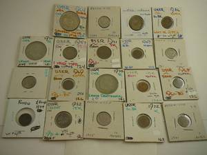 lot 102 image: 19 Russian Coins