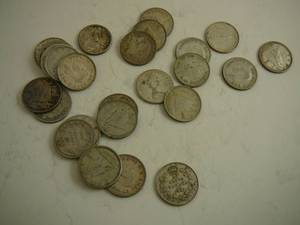 lot 116 image: 24 Canadian Silver Dimes