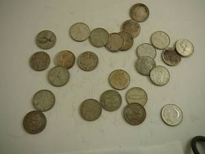 lot 117 image: 25 Canadian Silver Dimes