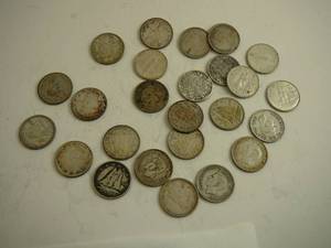 lot 118 image: 25 Canadian Silver Dimes