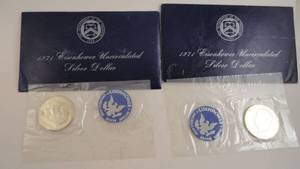 lot 12 image: 2 - 1971 Eisenhower Dollar Set
