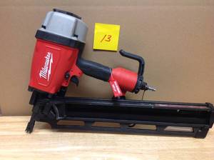 lot 13 image: Milwaukee Pneumatic 3-12 in. 21 Degree Full Round Head Framing Nailer not tested looks in very good condition