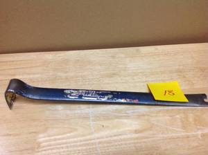 lot 18 image: Estwing 21 in. Forged Half Round Handy Bar in good condition