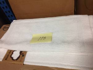lot 177 image: Grund Lao White 21 in. x 34 in. Rugin good condition