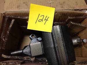 lot 124 image: BESSEY Vises 4-12 in. Light Duty Bench Vise with Swivel Base BV-HW45in good condition