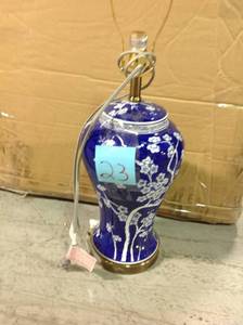 lot 23 image: Table Lamp