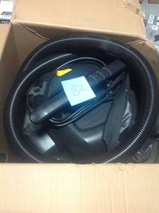 lot 82 image: DEWALT 6 Gal. Poly WetDry Vac in very good condition
