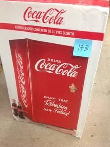 lot 173 image: Coca-Cola 3.2 cu. ft. Mini Fridge in Red in good condition