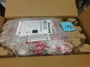 lot 186 image: Honeywell True HEPA 465 sq. ft. Air PurifierAllergen Remover in good condition