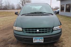 lot 4680 image: 1999 Plymouth Voyager SE - 2 Owners -