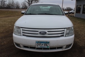 lot 4687 image: 2008 Ford Taurus Limited