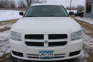lot 4702 image: 2008 Dodge Magnum - 2 Owners -