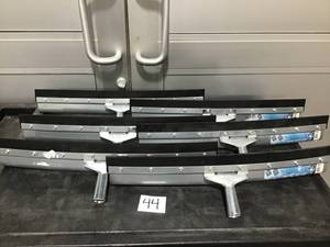 lot 44 image: UNGER 24 in. Curved AquaDozer Max Floor Squeegee- Lot of 6 (Unused)