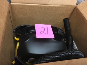lot 21 image: Stinger 2.5 Gal. 1.75-Peak HP Compact WetDry Shop Vacuum with Car Nozzle and Utility Nozzle&nbspin good condition