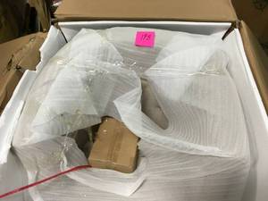 lot 178 image: Emma Tufted Arm Chair Total   in good condition