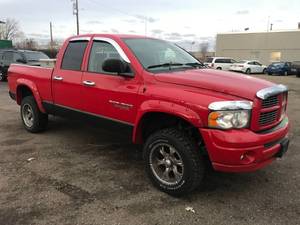 lot 2 image: 2005 Dodge Ram 1500 SLT 4x4