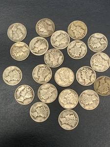 lot 9 image: Lot of 21 Vintage Silver Mercury Dimes