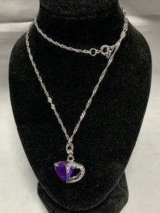 lot 27 image: Beautiful Womens Necklace