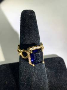 lot 36 image: 2.20 Carat Natural Sapphire Ring Size 7