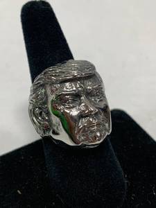 lot 43 image: Donald Trump Ring Size 10