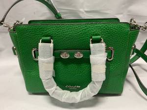 lot 44 image: Brand New Authentic $325 Coach Purse