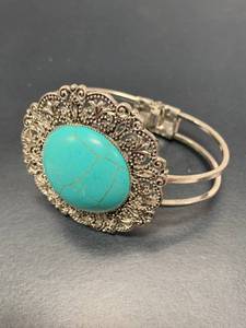 lot 51 image: Turquoise Bracelet