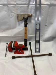 lot 25 image: 3 12 Vise, Vaughn Hatchet, Tire Iron, Level