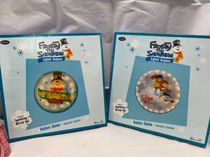 lot 29 image: Lot of 2 Lighted Frosty the Snowman Sculptures