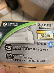 lot 40 image: New 3 LED Corded Shop Light