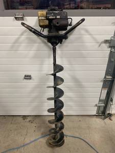lot 41 image: Tecumseh 49cc Ice Auger Starts on First Pull (SEE VIDEO)