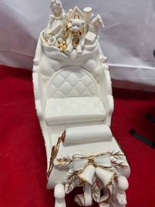lot 65 image: Lot of 2 Christmas Sleighs