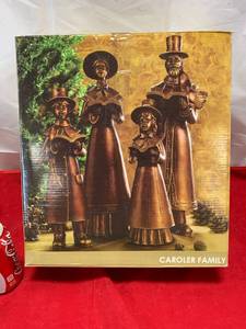 lot 69 image: Vintage Caroler Family Christmas Decoration