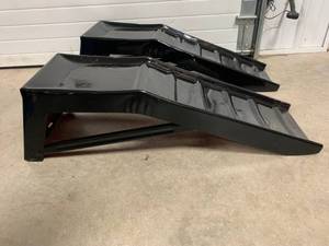 lot 82 image: Vehicle  Automotive Ramps