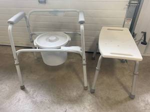 lot 91 image: Shower Chair & Commode