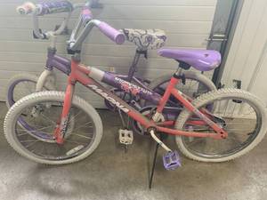 lot 93 image: Lot of 2 Girls Bikes