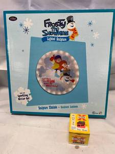 lot 105 image: Frosty the Snowman Lighted Sculpture & 410 Shells