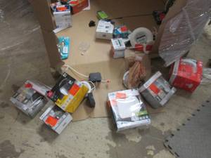 Large Lot of Assorted Lighting Prod...