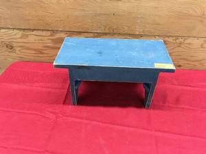 lot 99 image: Bench