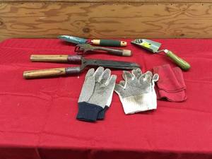 lot 104 image: Garden Tools