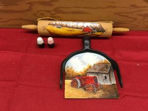 lot 131 image: Painted Home Decor
