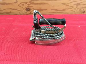 lot 140 image: Vintage Electrical Iron